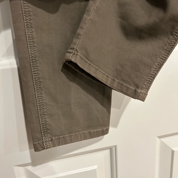 J.Crew city fit comfortable size 10 tan cargo style pants - 6 pockets. - Picture 3 of 15